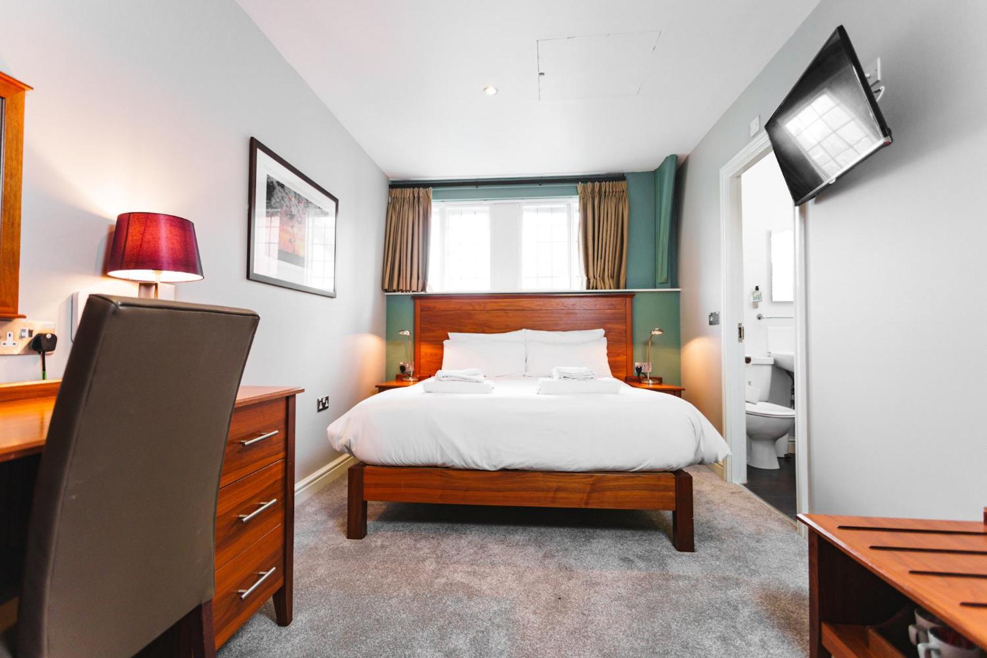 Inn The Dog & Doublet 3*